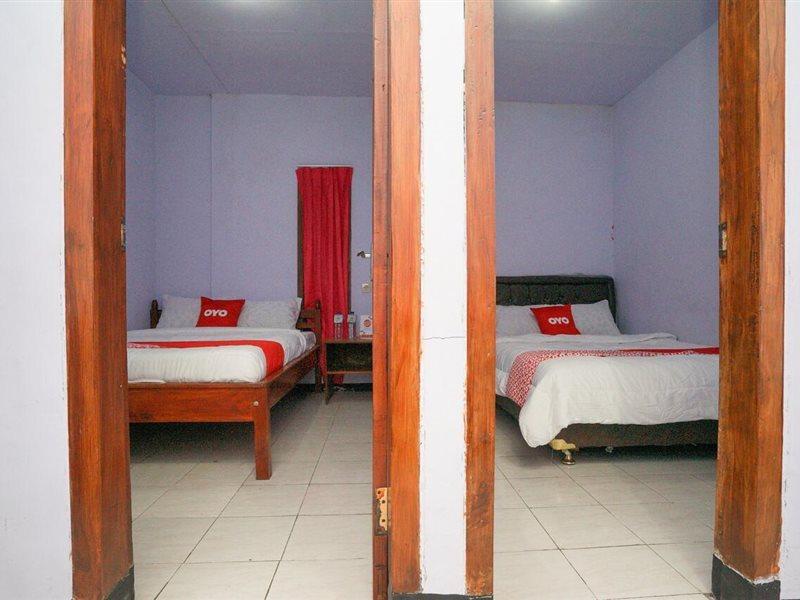 Oyo 2120 Pieter Homestay Bromo Probolinggo Esterno foto