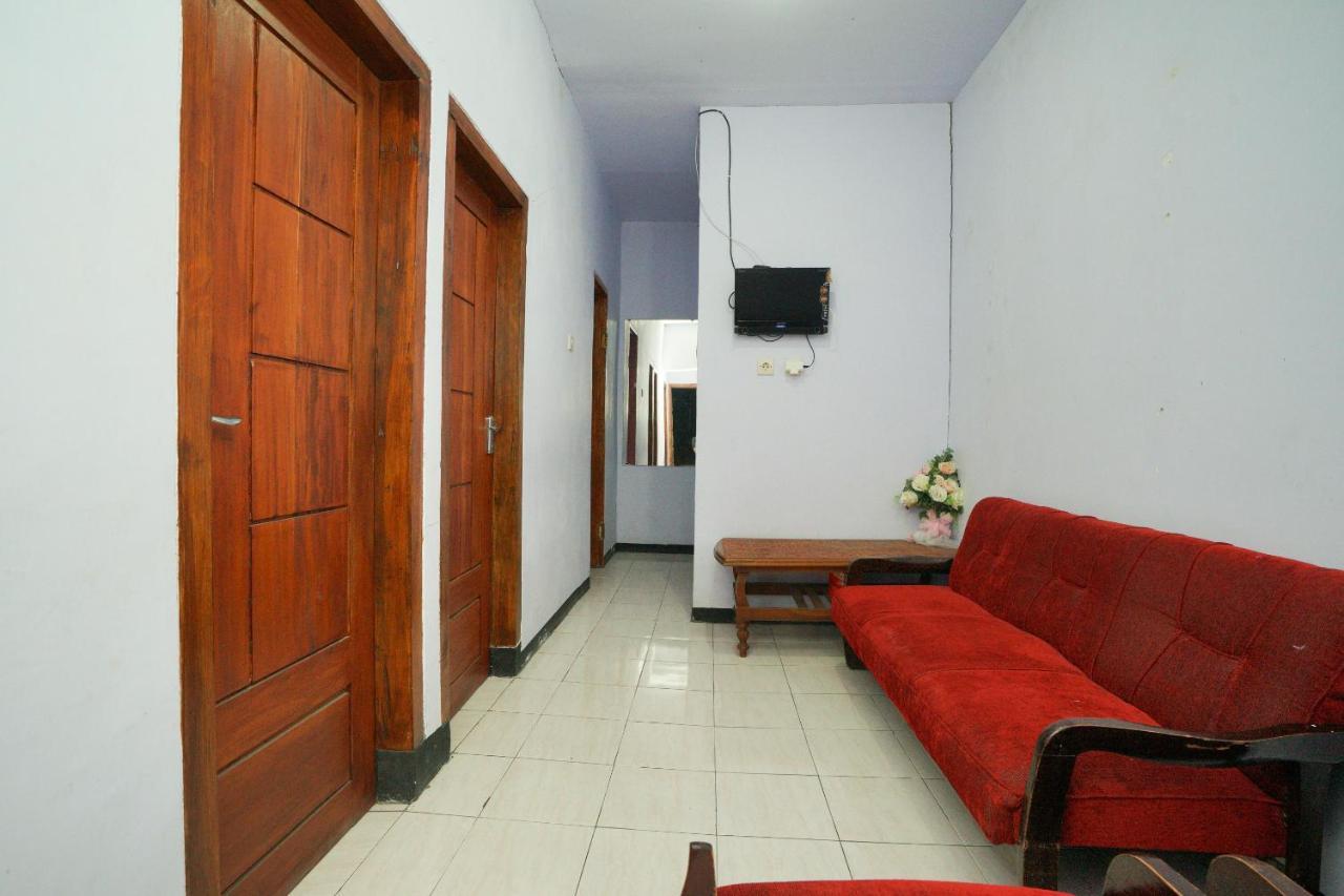 Oyo 2120 Pieter Homestay Bromo Probolinggo Esterno foto